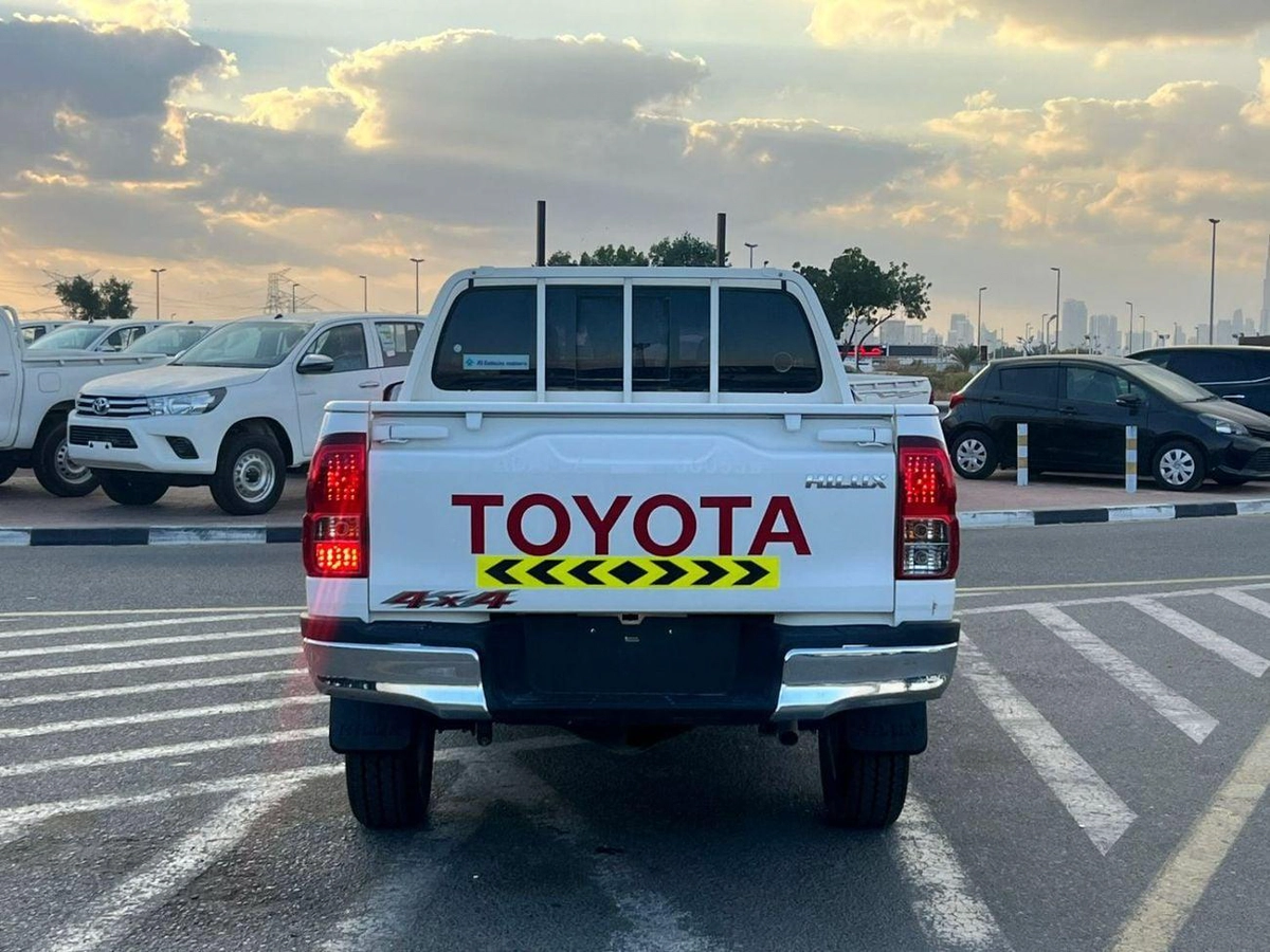 Toyota Hilux 2022 Toyota Hilux GL 2.7L V4 - 4x4 AWD Original Paint - GCC -  Patrol Automatic-5-0