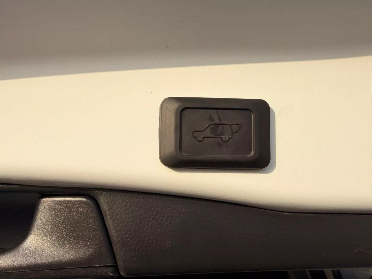 Toyota RAV4 XLE 2.5L / sunroof, leather seats/ full option 2023-21-0