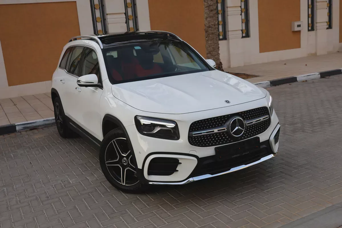 MERCEDES-BENZ GLB 250-2025-8000KM-GCC SPECS-UNDER WARRANTY SERVICE FROM MRCEDES DEALER