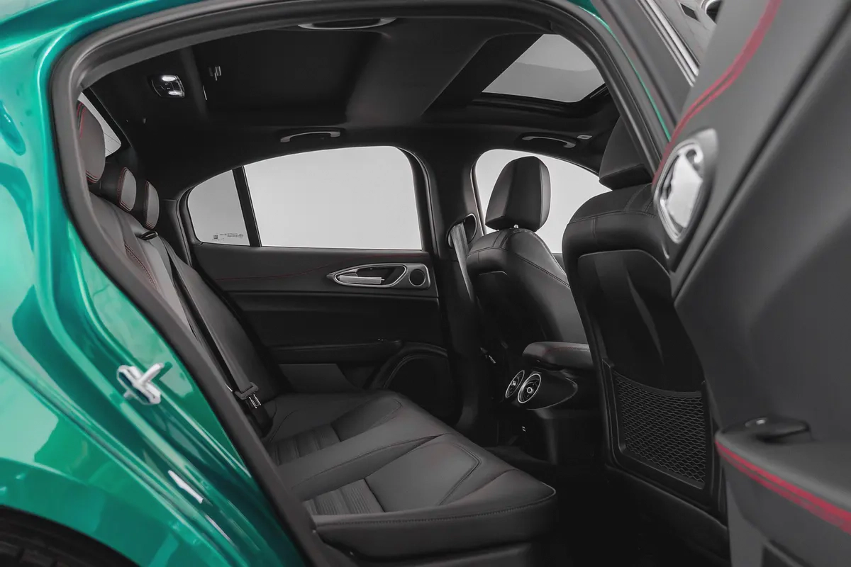 4,527 AED / 60 months | 0% DP | 2025 Alfa Romeo Giulia Tributo Italiano / Agency Warranty