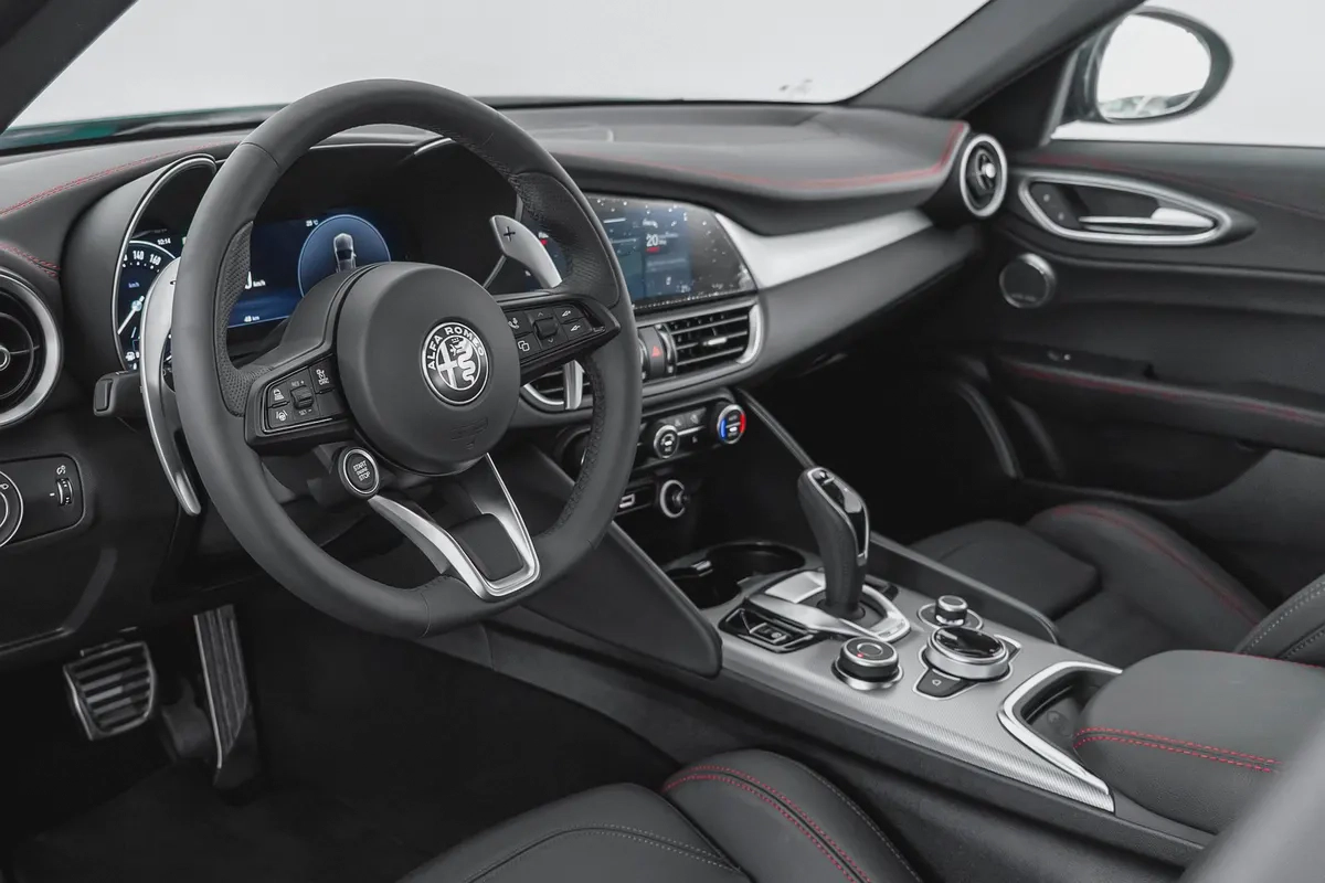 4,527 AED / 60 months | 0% DP | 2025 Alfa Romeo Giulia Tributo Italiano / Agency Warranty