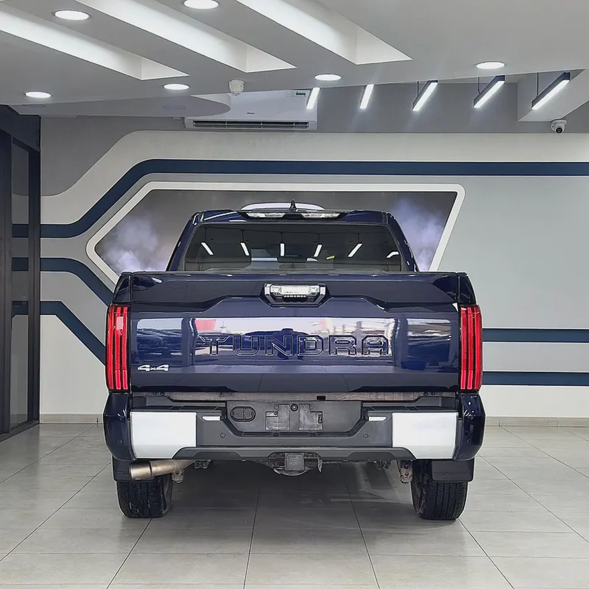 2023 Toyota Tundra Limited-4-4