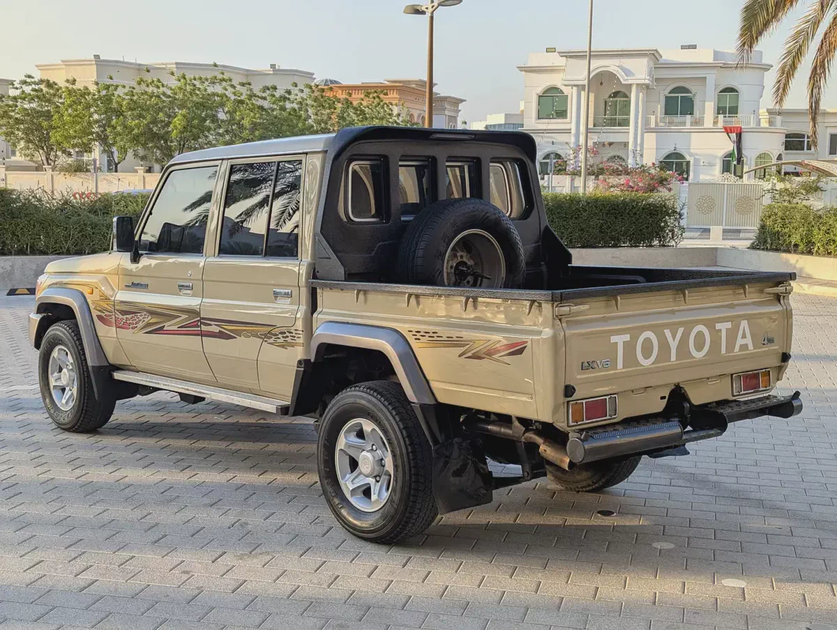 2016 Toyota Land Cruiser 70 Series LC 79 LX - DIESEL - GCC Specs - Ready for Adventure!-14-14