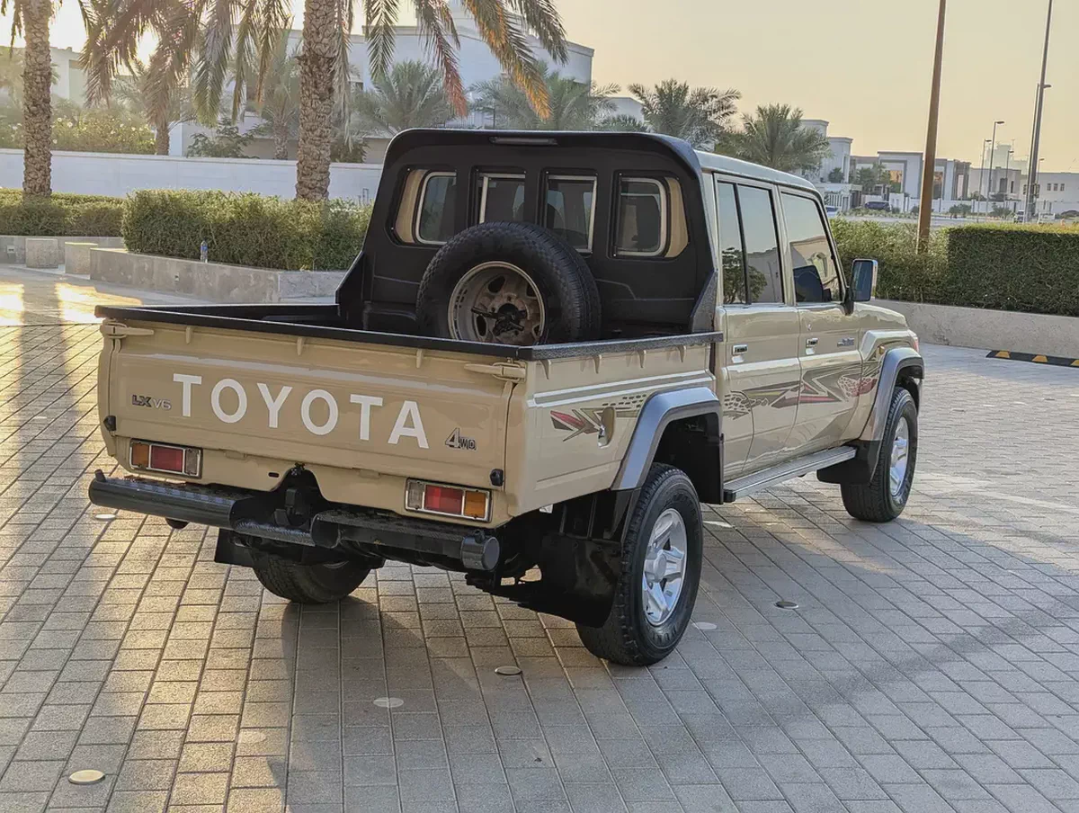 2016 Toyota Land Cruiser 70 Series LC 79 LX - DIESEL - GCC Specs - Ready for Adventure!-15-15