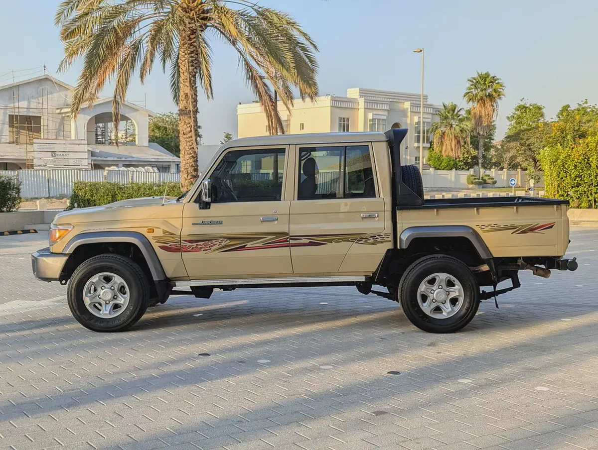 2016 Toyota Land Cruiser 70 Series LC 79 LX - DIESEL - GCC Specs - Ready for Adventure!-16-16