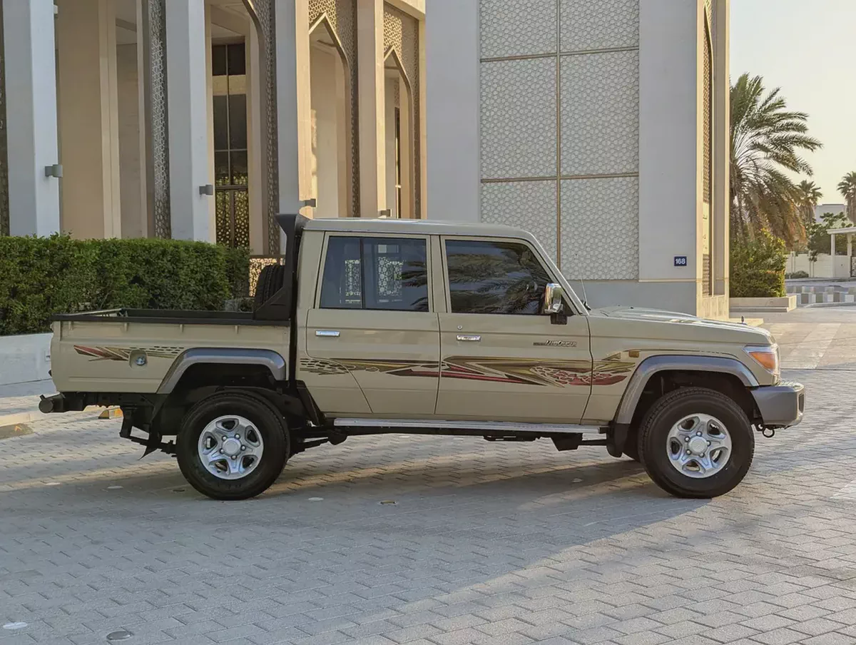2016 Toyota Land Cruiser 70 Series LC 79 LX - DIESEL - GCC Specs - Ready for Adventure!-17-17