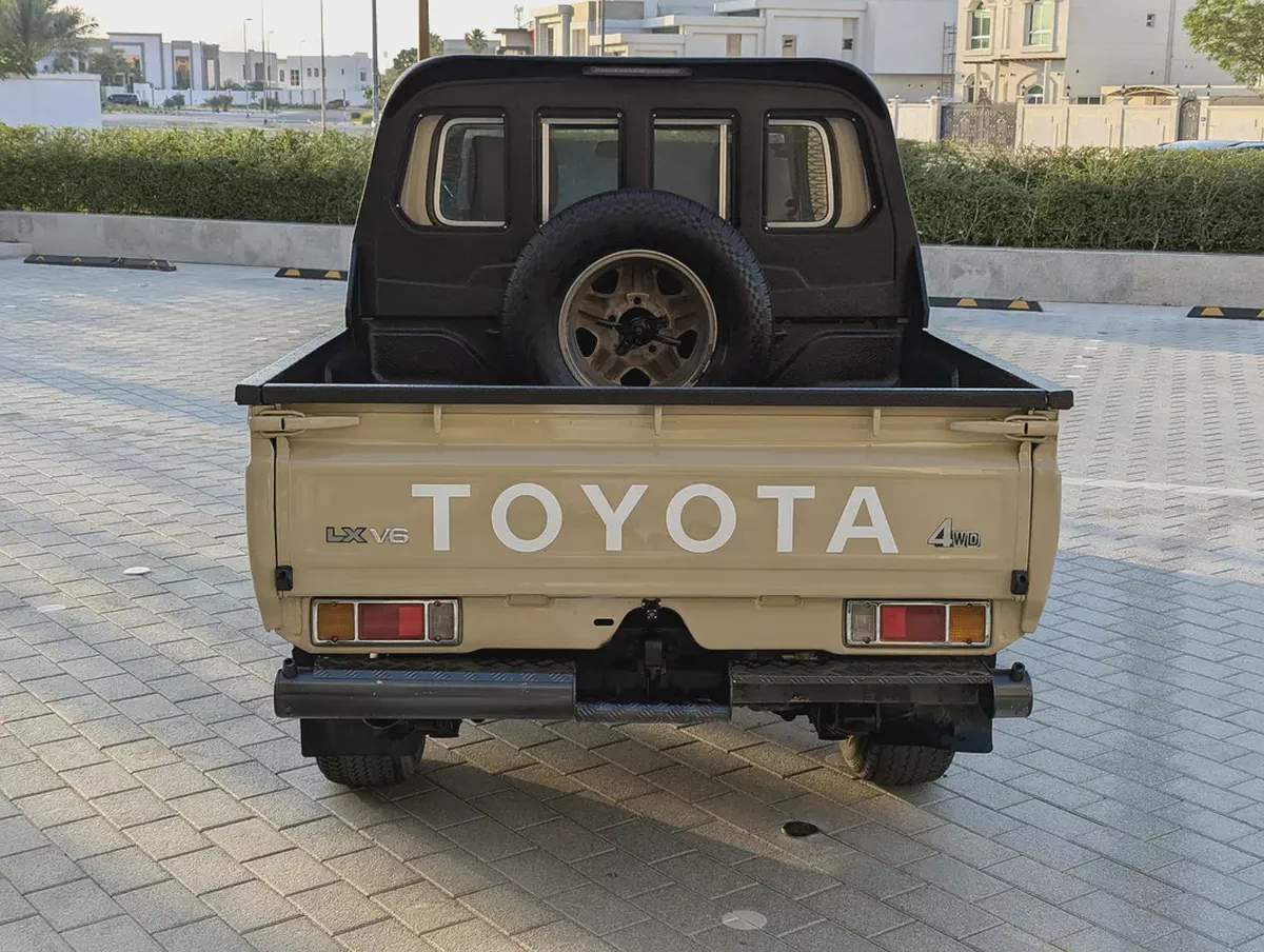 2016 Toyota Land Cruiser 70 Series LC 79 LX - DIESEL - GCC Specs - Ready for Adventure!-18-18