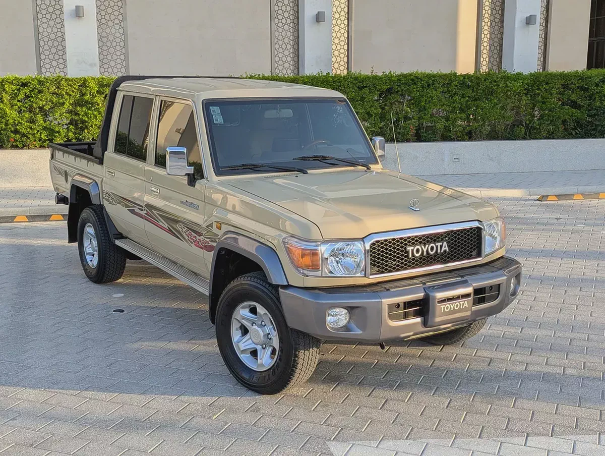2016 Toyota Land Cruiser 70 Series LC 79 LX - DIESEL - GCC Specs - Ready for Adventure!