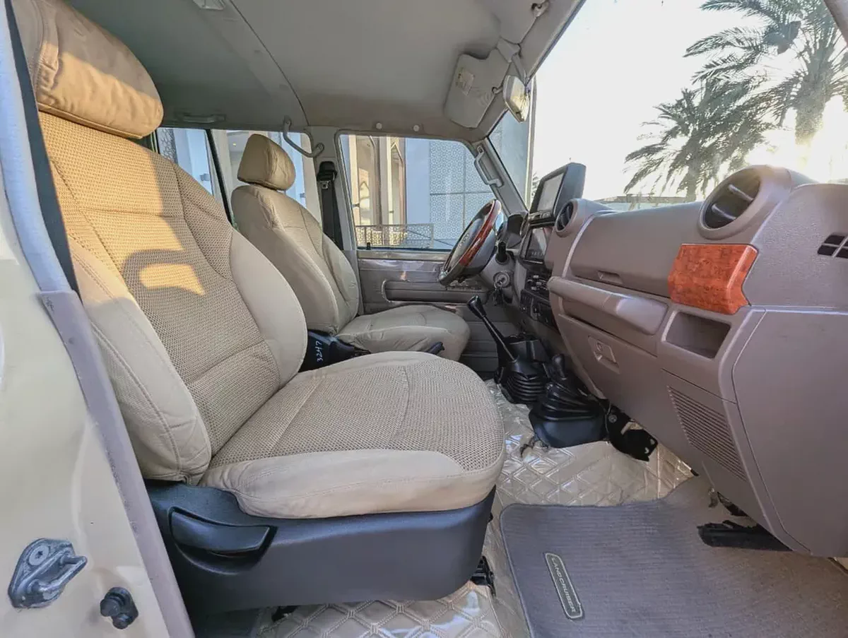 2016 Toyota Land Cruiser 70 Series LC 79 LX - DIESEL - GCC Specs - Ready for Adventure!-3-3