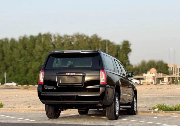 GMC Yukon XL SLE 5.3L RWD | SLE 5.3L | 2020 Model, GCC | Excellent Condition | Monthly Installment
