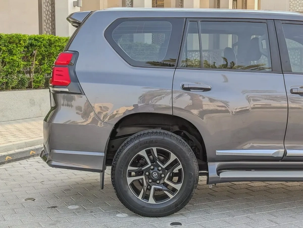 TOYOTA PRADO 2010 FACELIFTED 2023 WITH INTERIOR AND EXTERIOR GCC FULL OPTION IN EXCELLENT CONDITION