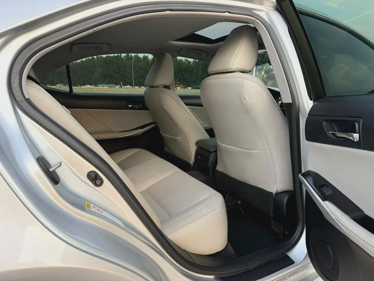 Lexus IS250 - 2014  American specs, in excellent condition, requires no maintenance.-9-9