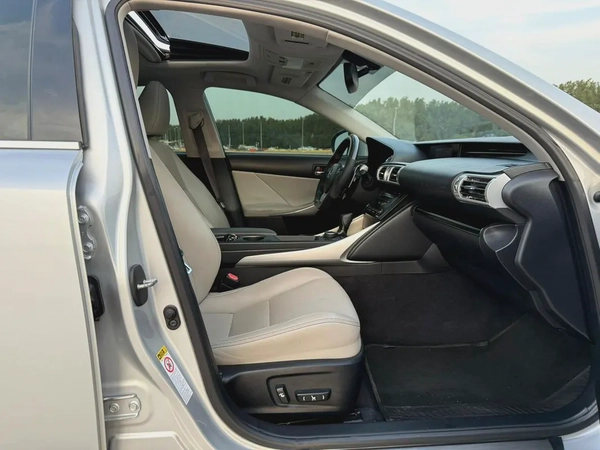 Lexus IS250 - 2014  American specs, in excellent condition, requires no maintenance.
