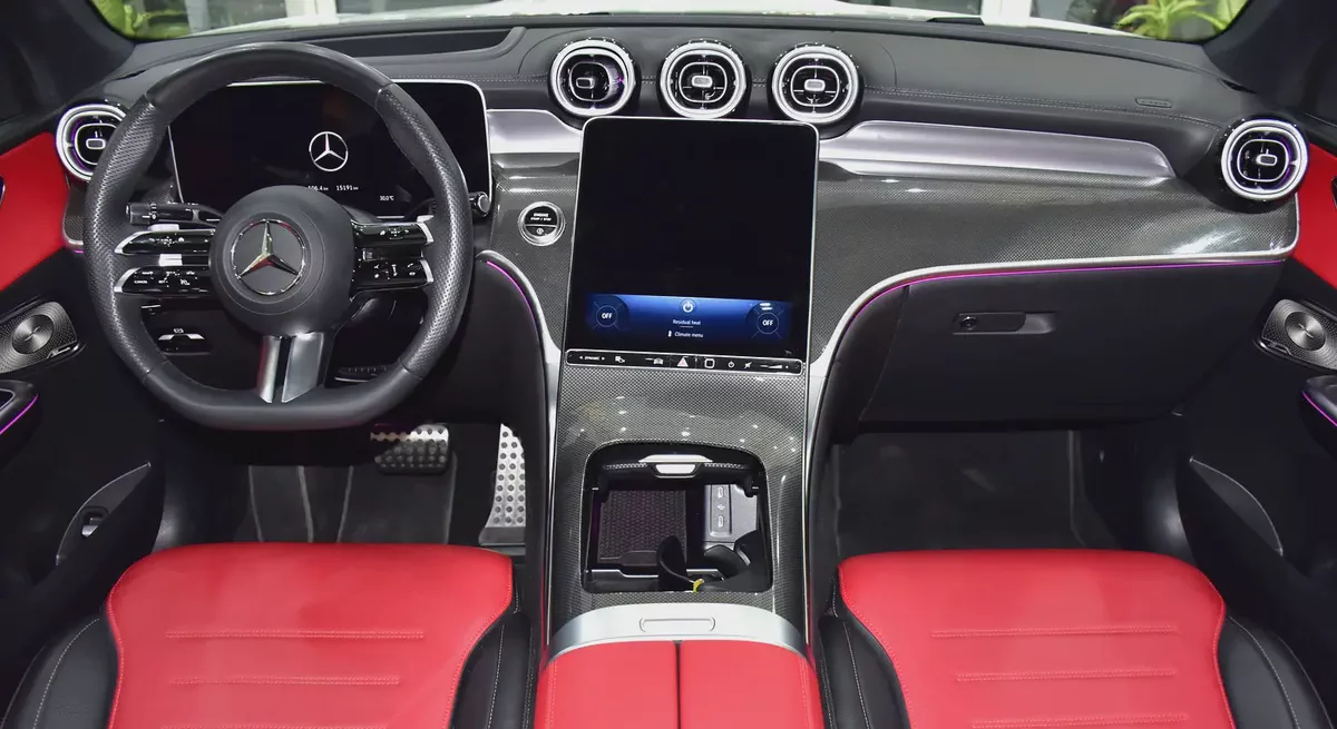 AED 4,462 EMi at 0% DP | Mercedes Benz GLC200 4Matic ( 2025 Model ) in White Color GCC Specs-10-10