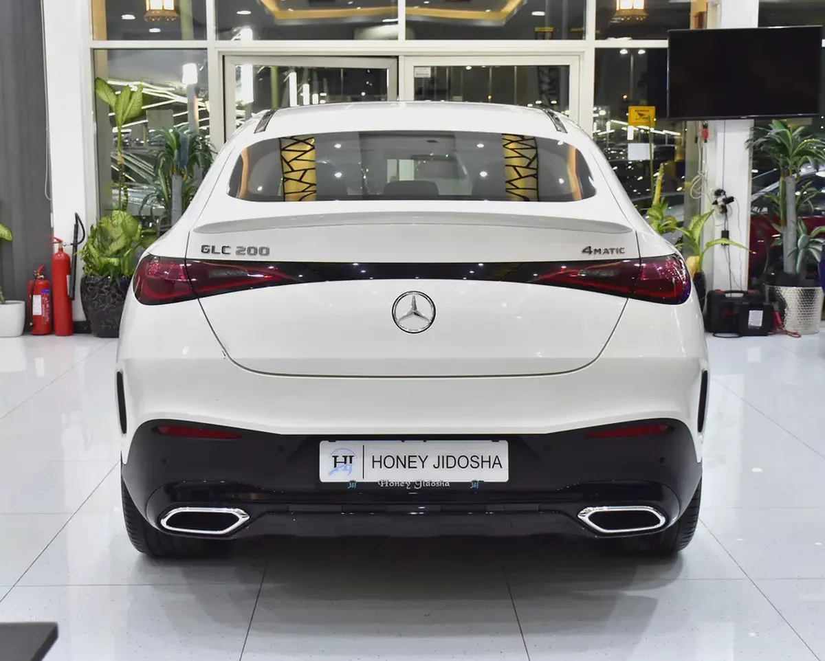 AED 4,462 EMi at 0% DP | Mercedes Benz GLC200 4Matic ( 2025 Model ) in White Color GCC Specs-4-4