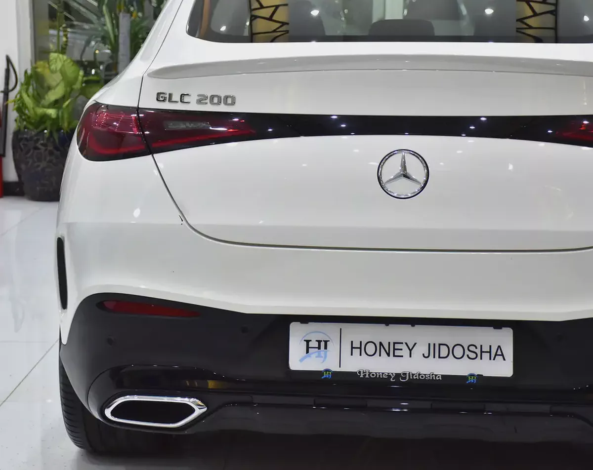 AED 4,462 EMi at 0% DP | Mercedes Benz GLC200 4Matic ( 2025 Model ) in White Color GCC Specs-7-7