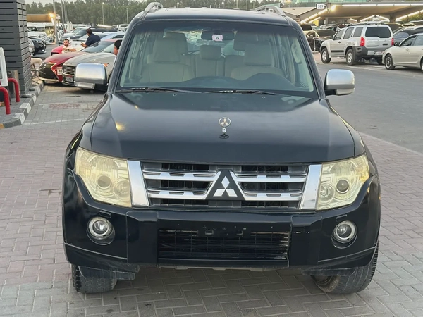 Mitsubshi pajero 2008 fullopshin balck color GcC calen car