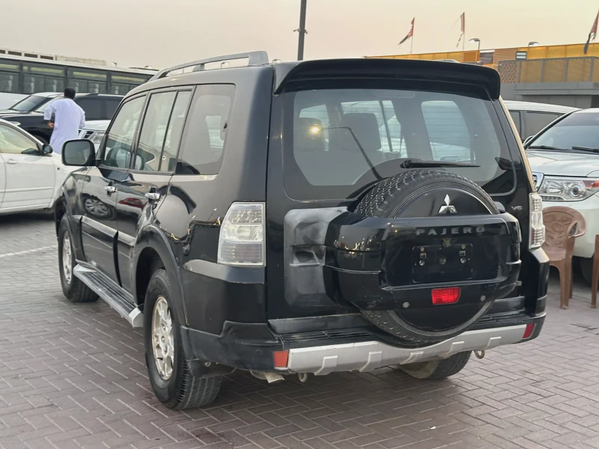 Mitsubshi pajero 2008 fullopshin balck color GcC calen car-1-1