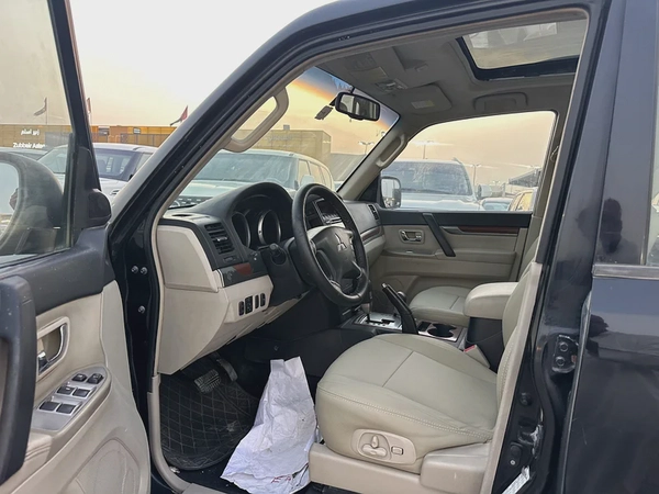 Mitsubshi pajero 2008 fullopshin balck color GcC calen car