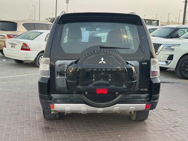 Mitsubshi pajero 2008 fullopshin balck color GcC calen car