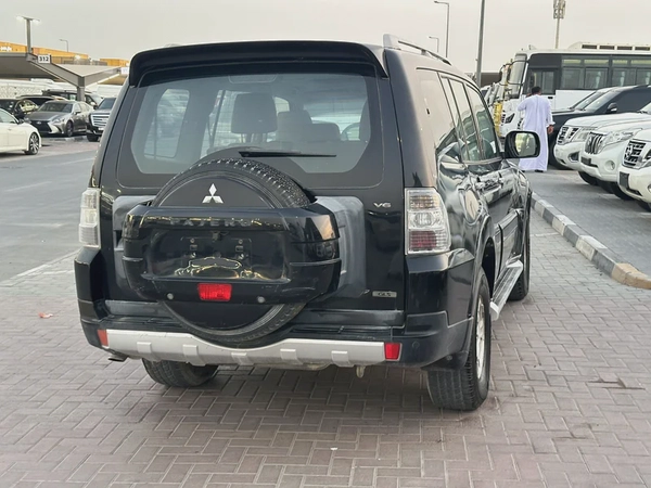 Mitsubshi pajero 2008 fullopshin balck color GcC calen car