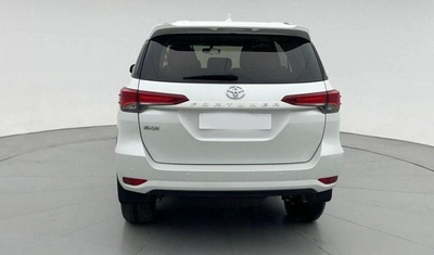 Toyota Fortuner 2.4L Diesel AT 4X4 2025-4