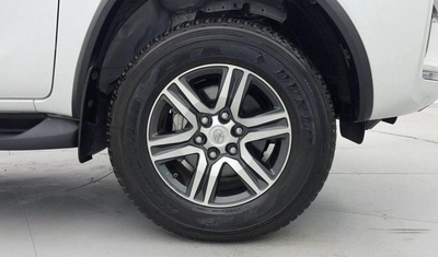 Toyota Fortuner 2.4L Diesel AT 4X4 2025-9
