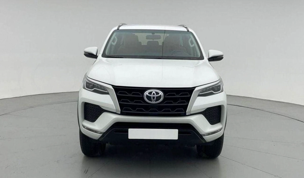 Toyota Fortuner 2.4L Diesel AT 4X4 2025-2-2