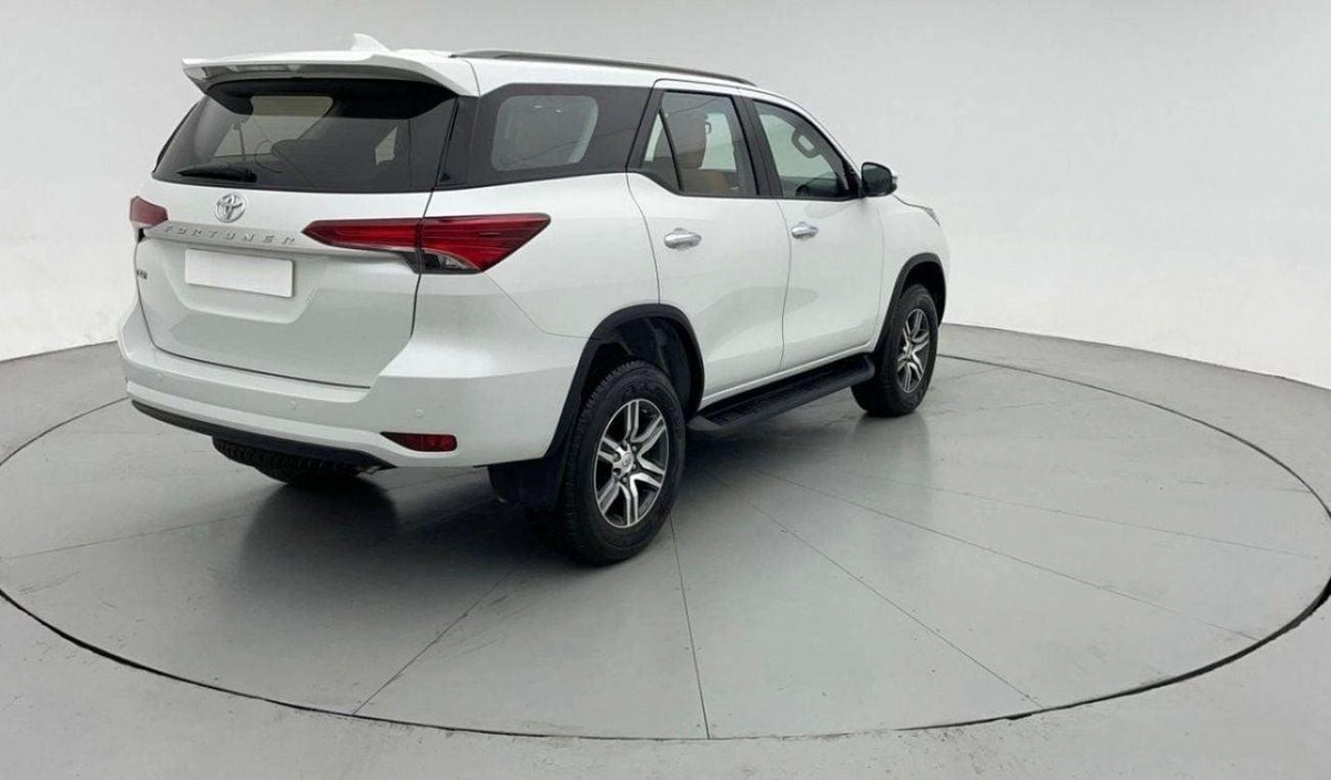 Toyota Fortuner 2.4L Diesel AT 4X4 2025-3-3