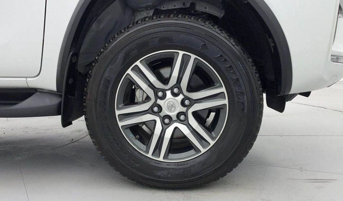 Toyota Fortuner 2.4L Diesel AT 4X4 2025-9-9