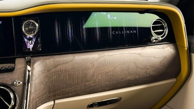 Rolls Royce Cullinan STD Rolls Royce Cullinan Silver Badge - 2025 - Bespoke Color Edition-8