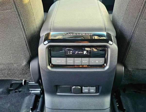 Toyota Prado ALL ROUNDER TURBO STD / 2.8L DIESEL V4 / SUNROOF/COOL BOX (CODE # P28AR2)