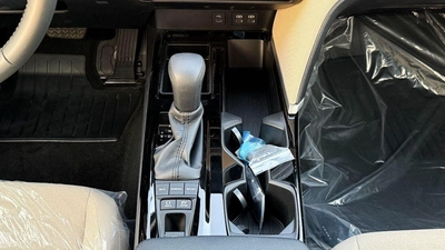 Toyota Camry GLE HEV Toyota Camry HEV LV Hybrid 2.5L  (GCC) - 2025-6