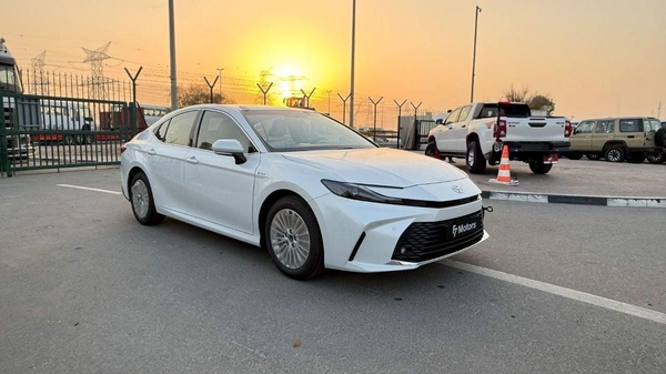 Toyota Camry GLE HEV Toyota Camry HEV LV Hybrid 2.5L  (GCC) - 2025