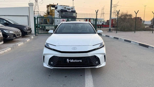 Toyota Camry GLE HEV Toyota Camry HEV LV Hybrid 2.5L  (GCC) - 2025
