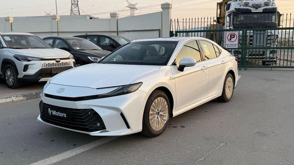 Toyota Camry GLE HEV Toyota Camry HEV LV Hybrid 2.5L  (GCC) - 2025