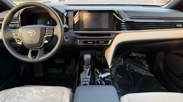 Toyota Camry GLE HEV Toyota Camry HEV LV Hybrid 2.5L  (GCC) - 2025