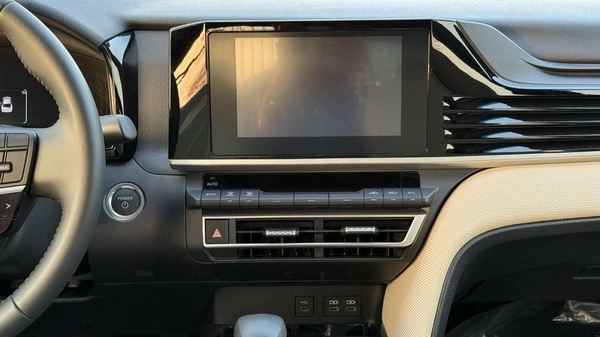 Toyota Camry GLE HEV Toyota Camry HEV LV Hybrid 2.5L  (GCC) - 2025