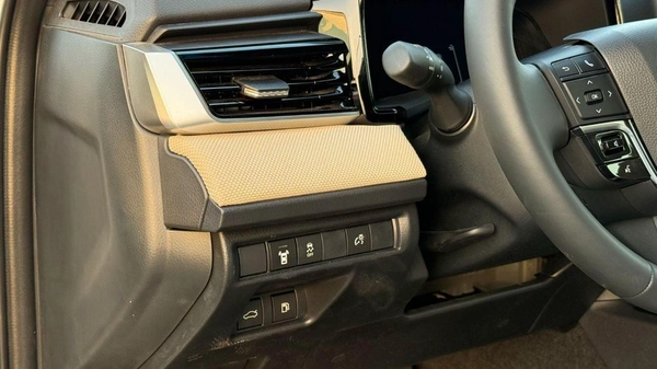 Toyota Camry GLE HEV Toyota Camry HEV LV Hybrid 2.5L  (GCC) - 2025