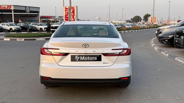 Toyota Camry GLE HEV Toyota Camry HEV LV Hybrid 2.5L  (GCC) - 2025