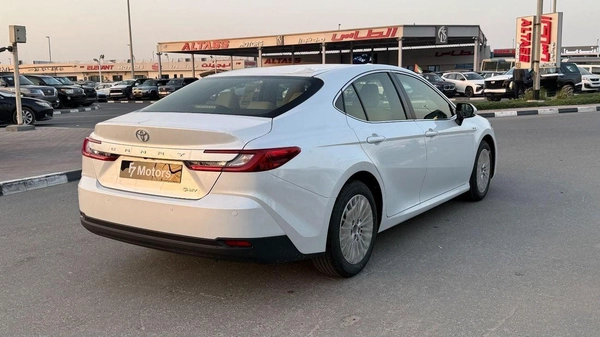 Toyota Camry GLE HEV Toyota Camry HEV LV Hybrid 2.5L  (GCC) - 2025