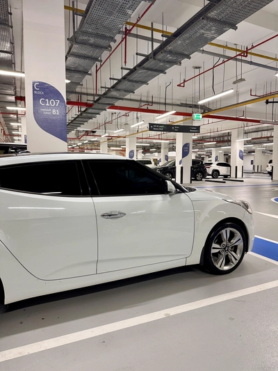 White Hyundai Veloster-6
