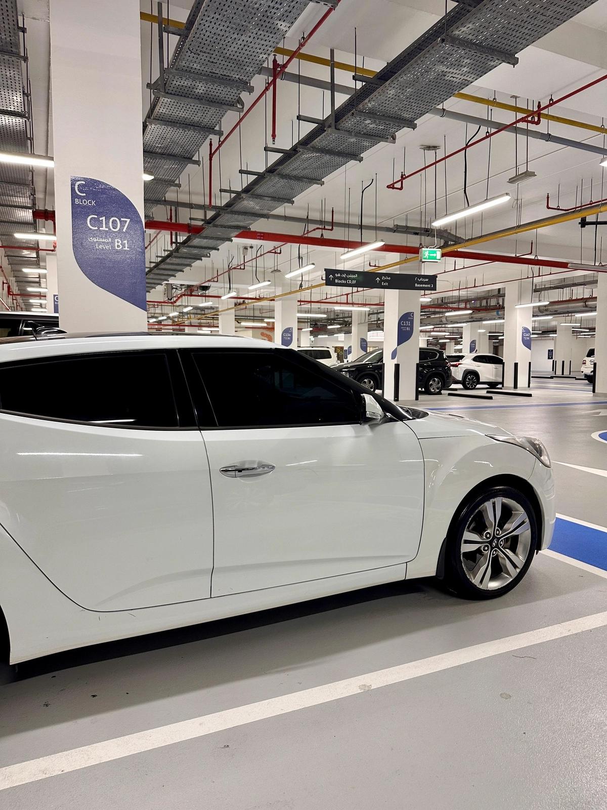White Hyundai Veloster-6-6