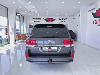 Toyota Land Cruiser 2021 GXR Grand Touring - GCC Specs - Immaculate Condition-8