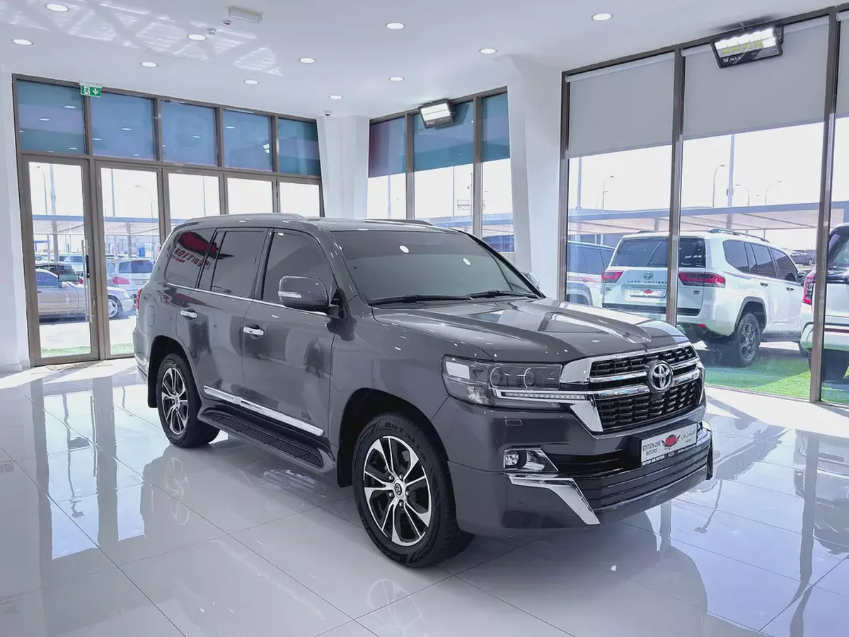 Toyota Land Cruiser 2021 GXR Grand Touring - GCC Specs - Immaculate Condition-2-2