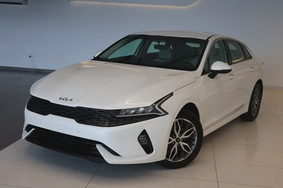 KIA K5 BASE - GCC SPECS - UNDER WARRANTY - FULL SERVICE HISTORY - ACCIDENT FREE - EXCELENT CONDITION-0