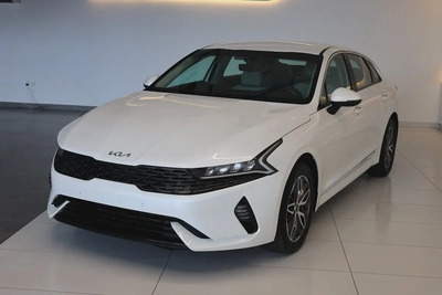 KIA K5 BASE - GCC SPECS - UNDER WARRANTY - FULL SERVICE HISTORY - ACCIDENT FREE - EXCELENT CONDITION-2
