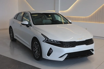 KIA K5 BASE - GCC SPECS - UNDER WARRANTY - FULL SERVICE HISTORY - ACCIDENT FREE - EXCELENT CONDITION-3