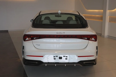 KIA K5 BASE - GCC SPECS - UNDER WARRANTY - FULL SERVICE HISTORY - ACCIDENT FREE - EXCELENT CONDITION-7