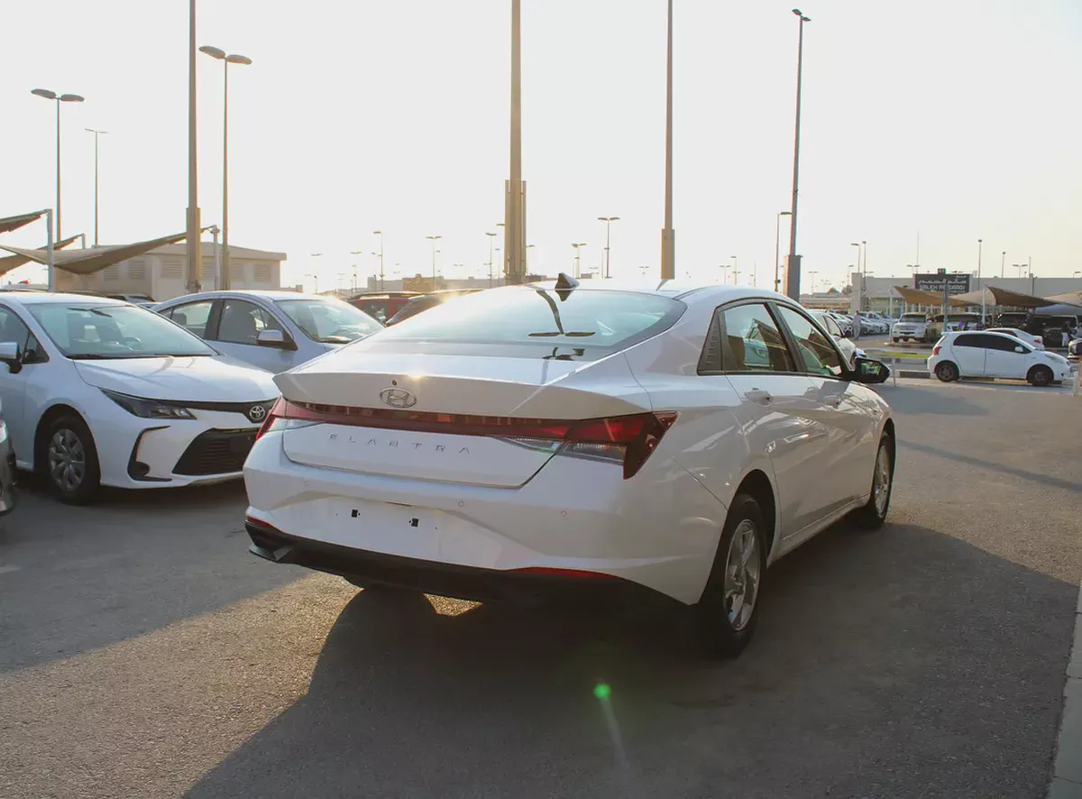 2023 Hyundai Elantra GCC Orginal paint-4-4